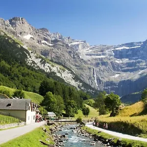 appartement-ax-les-thermes.midi-pyreneeshotels.com/
