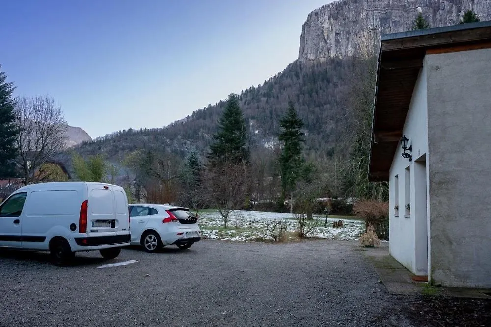 La Maison Des Jolicoeurs Saint-Christophe-sur-Guiers Holiday home